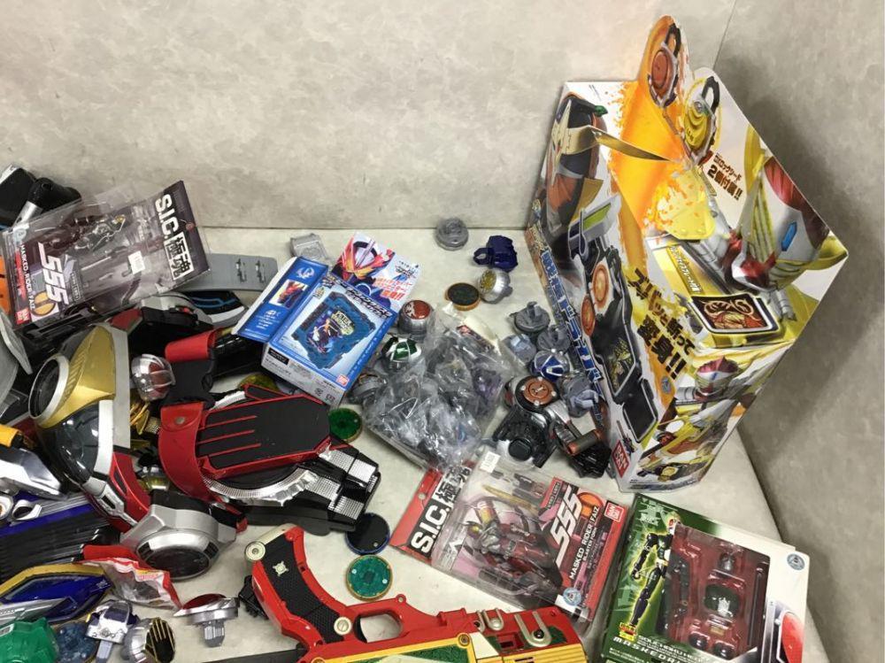 同梱不可 ジャンク バンダイ 仮面ライダーゴースト ゴーストドライバー 仮面ライダー響鬼フィギュア 等 同梱不可 ジャンク バンダイ 仮面ライダーゴースト ゴーストドライバー