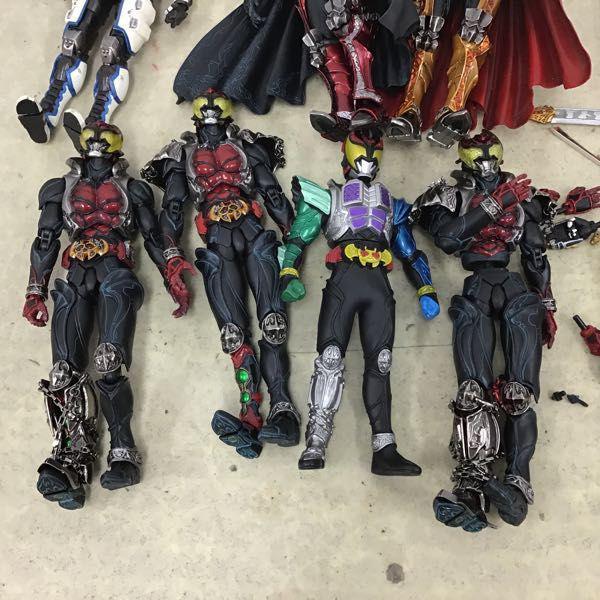 未使用 S.I.C キバ エンペラー+イクサ＆ダークキバ SIC 仮面ライダー
