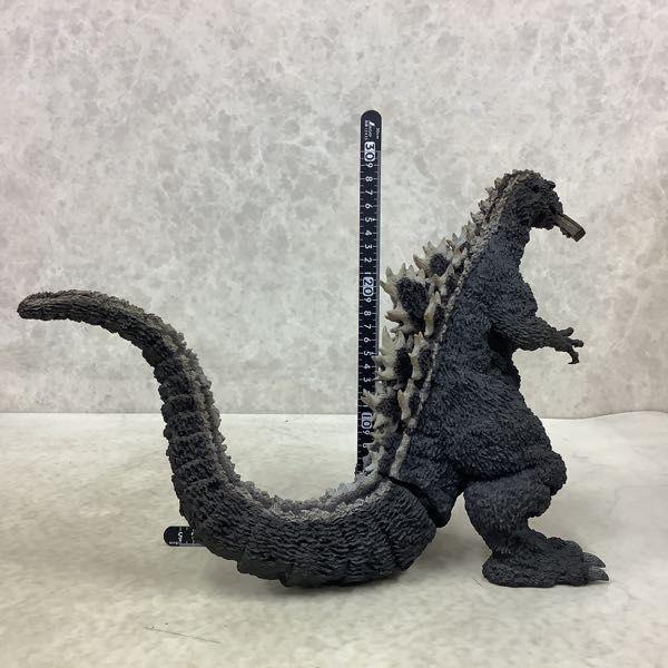 toyoエクスプラス東宝30cm 電車咥えゴジラ モノクロver.中古美品 東宝30cmシリーズ ゴジラ1954 初代ゴジラ “電車咥えver.” 完成品