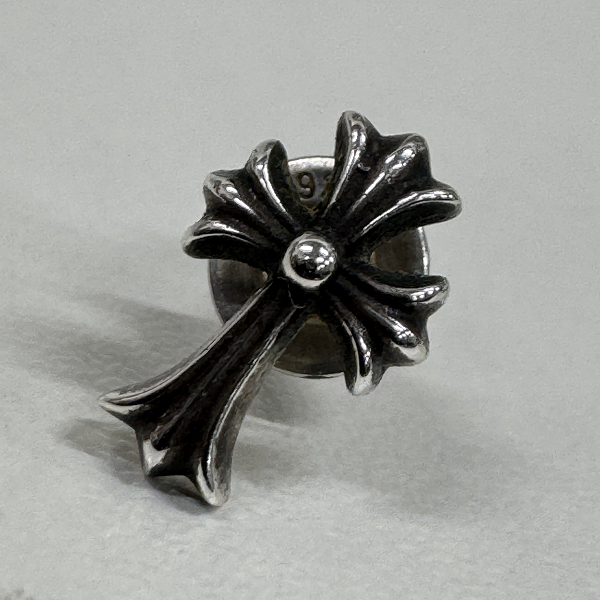 高価買取アイテムのCHROME HEARTS/クロムハーツ No2 CH CRS FAT CHクロス 2 ファット スタッド ピアス の買取上限価格は50,000円