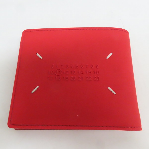 高価買取アイテムのMaison Margiela/メゾンマルジェラ 22SS カレンダーロゴ ラバーレザー 折り財布/ウォレット S35UI0435 P0322 の買取上限価格は12,000円